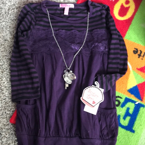 Girl top with jewelry. Hole on back of right arm - Picture 1 of 4